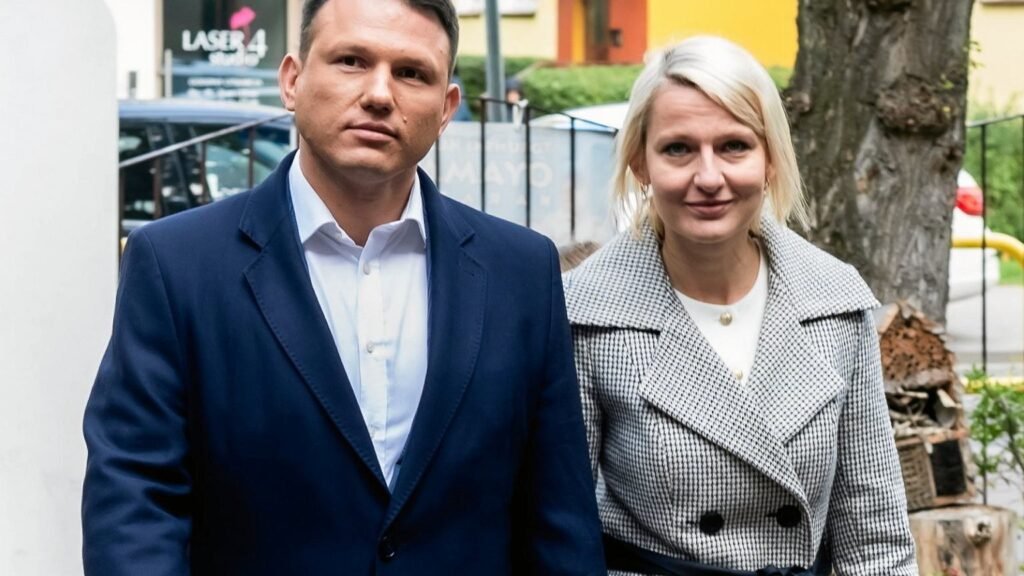 Sławomir Mentzen Żona – Kim Jest Agnieszka Mentzen i Co Wiadomo o Rodzinie Polityka? sławomir mentzen żona